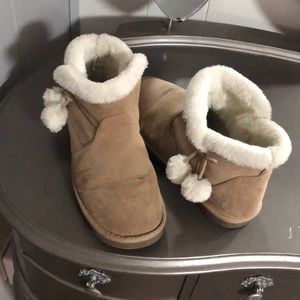Women’s moccasin house shoes